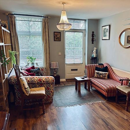 Quirky Town Centre Apartment With River Terrace Macclesfield Eksteriør billede